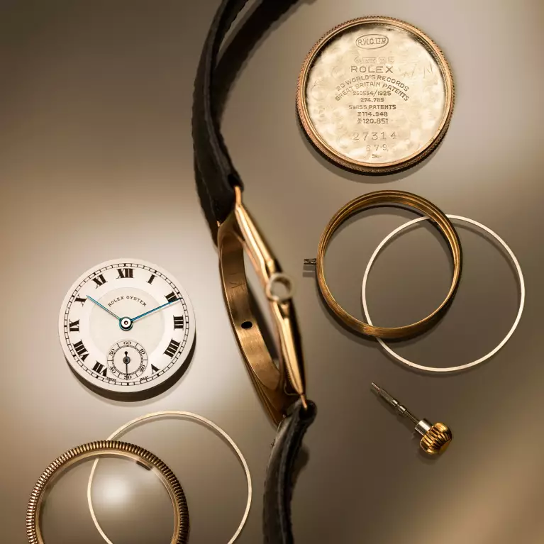 As the world’s first waterproof wristwatch, it played a pioneering role in the development of the modern timepiece. 