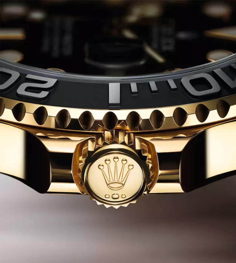Oyster Perpetual Yacht-Master, 42 mm, yellow gold, crown close up with Rolex emblem
