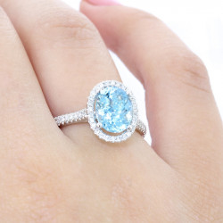 18ct White Gold Oval Aquamarine & Diamond Halo Style Ring