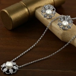 18ct White Gold Freshwater Pearl & Diamond Flower Stud Earrings