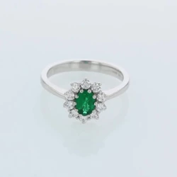18ct White Gold & 0.35ct Oval Emerald & Diamond Cluster Ring 360 degree video