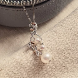 Clogau Lily of the Valley Pearl Pendant in detail