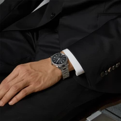 Gucci G-Timeless 40mm Black on wrist