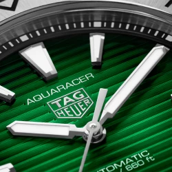 TAG Heuer Aquaracer Professional 200 Green Dial close up